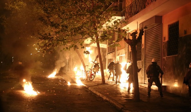 Ποινική δίωξη κατά αγνώστων για τον τραυματισμό της δικηγόρου στα Εξάρχεια