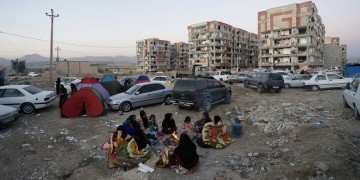 Εκατοντάδες νεκροί από τον φονικό σεισμό των 7,3 βαθμών Ρίχτερ σε Ιράν-Ιράκ (φωτο-βίντεο)