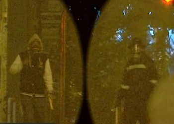 Δύο κουκουλοφόρους αναζητά η ΕΛΑΣ για τη φωτοβολίδα στη δικηγόρο