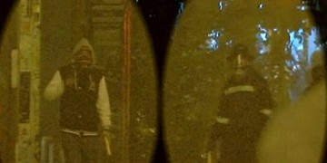 Δύο κουκουλοφόρους αναζητά η ΕΛΑΣ για τη φωτοβολίδα στη δικηγόρο