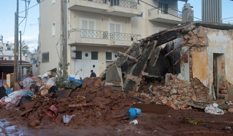 Φονικές πλημμύρες: Ζημιές σε 1.184 κτήρια στη δυτική Αττική