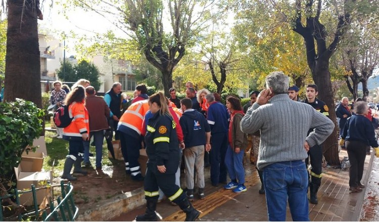 Τρία επιπλέον σημεία διανομής τροφίμων, νερού και ειδών ένδυσης και υπόδησης στη Μάνδρα