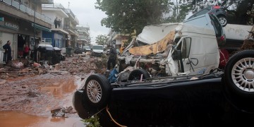 Θρήνος στη Μάνδρα: Αυξάνεται ο αριθμός των νεκρών της κακοκαιρίας