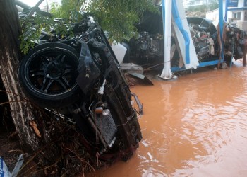 Σοκ και πένθος στην Ελλάδα από την τραγωδία σε Μάνδρα - Νέα Πέραμο