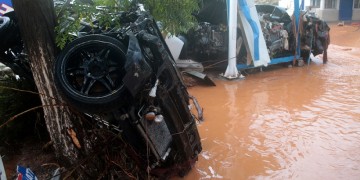 Σοκ και πένθος στην Ελλάδα από την τραγωδία σε Μάνδρα - Νέα Πέραμο