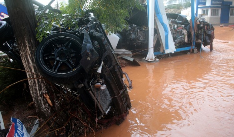 Σοκ και πένθος στην Ελλάδα από την τραγωδία σε Μάνδρα - Νέα Πέραμο