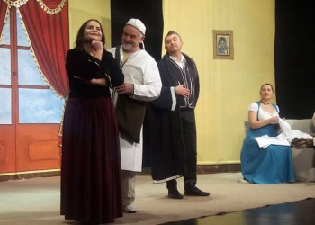 Γέλια μέχρι δακρύων χάρισε η ποντιακή παράσταση «Με το ζόρ' διατρός»
