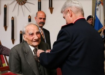 Ποιος είναι ο 103χρονος έφεδρος λοχίας που πήρε μετάλλιο από το Γ' Σώμα Στρατού