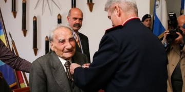 Ποιος είναι ο 103χρονος έφεδρος λοχίας που πήρε μετάλλιο από το Γ' Σώμα Στρατού