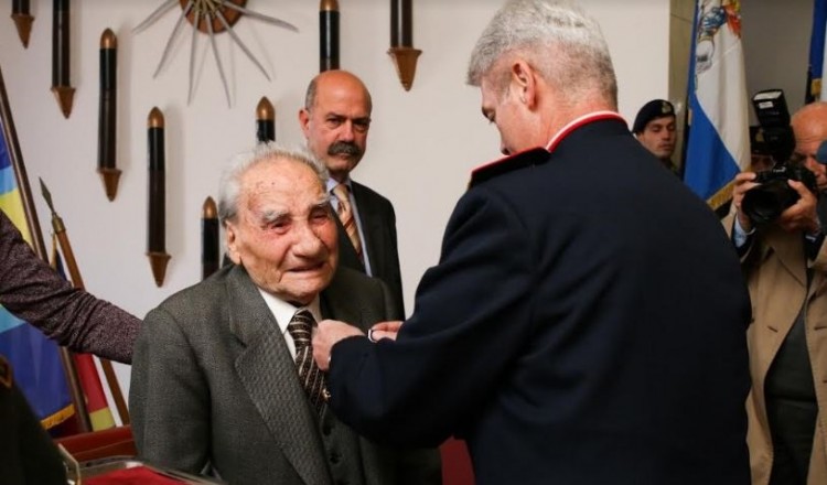 Ποιος είναι ο 103χρονος έφεδρος λοχίας που πήρε μετάλλιο από το Γ' Σώμα Στρατού