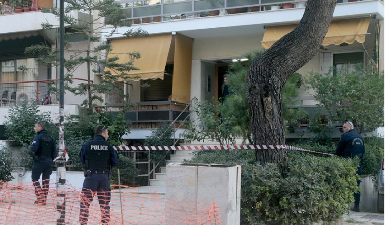 Σοκαριστική εξέλιξη στην τραγωδία της Νέας Σμύρνης – Έβαλε φωτιά και κάηκε με τα παιδιά του