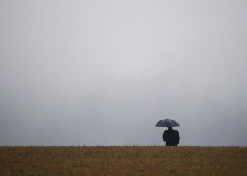 Βροχερό Σάββατο – Σποραδικές καταιγίδες στα δυτικά