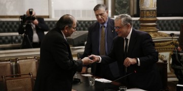 Παπαδήμος: Η βία δεν λύνει προβλήματα, τα οξύνει