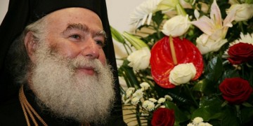 Πατριάρχης Αλεξανδρείας Θεόδωρος: Μέσα από το αίμα, τα καρφιά και τον Γολγοθά η Ελλάδα μας ξέρει να ανασταίνεται (βίντεο)