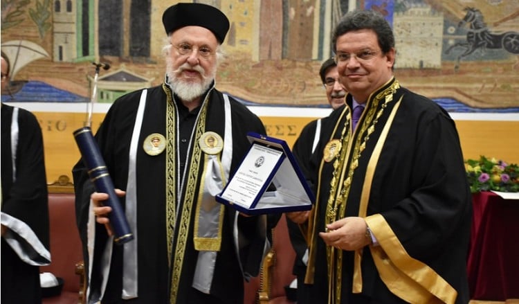 Ο Διονύσης Σαββόπουλος επίτιμος διδάκτορας του ΑΠΘ (φωτο)
