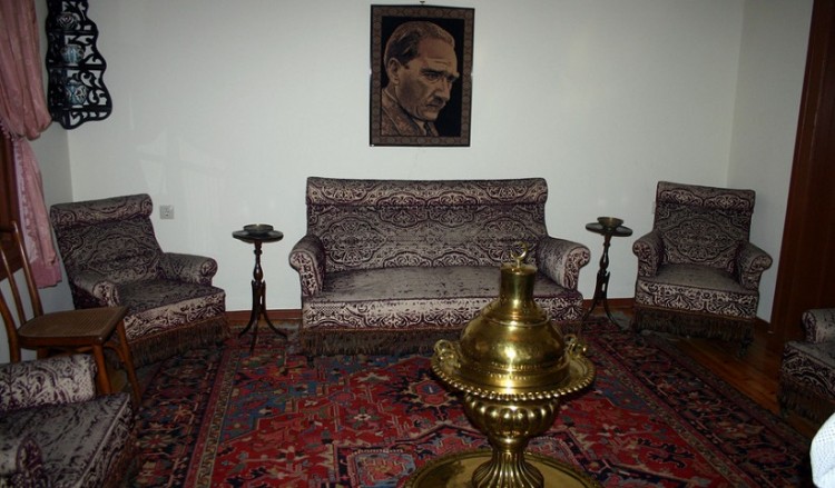 Θεσσαλονίκη: Ζευγάρια από την Τουρκία παντρεύονται στο «σπίτι» του Μουσταφά Κεμάλ