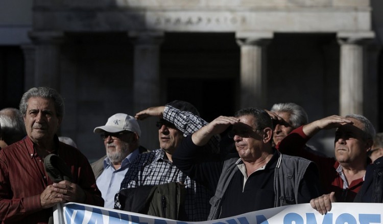 Μάχη για τη διαρροή περί ακύρωσης των περικοπών στις συντάξεις