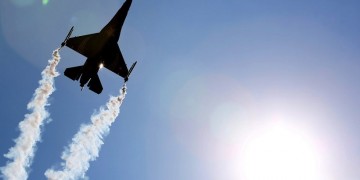 Χαμηλή πτήση τουρκικού F-16 πάνω από τη Ρω