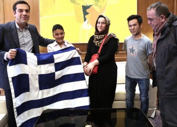Στο Μαξίμου ο 11χρονος Αμίρ – Μια ελληνική σημαία δώρο από τον Τσίπρα