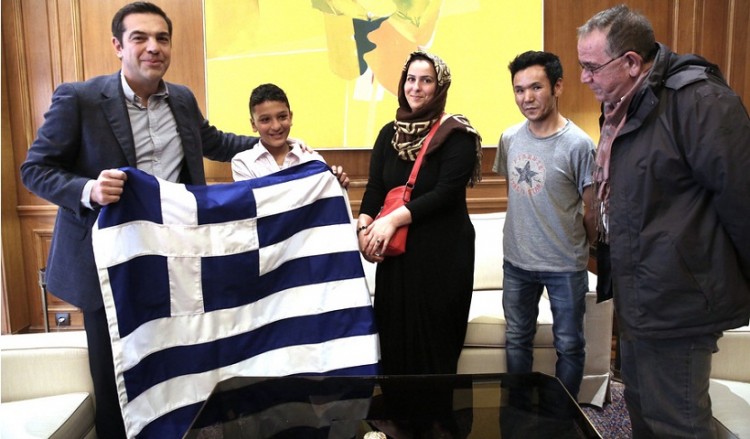 Στο Μαξίμου ο 11χρονος Αμίρ – Μια ελληνική σημαία δώρο από τον Τσίπρα