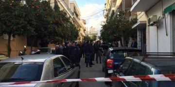 Σοκ στους Αγίους Αναργύρους: Αστυνομικός σκότωσε την οικογένειά του και αυτοκτόνησε