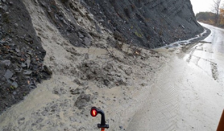 Κατολισθήσεις και πλημμυρισμένοι δρόμοι στη Δυτική Ελλάδα