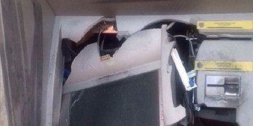 Ανατίναξαν ΑΤΜ στο Μενίδι, αλλά δεν πήραν τα χρήματα