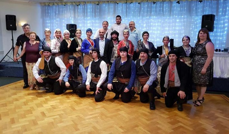 Ο λυράρης Στάθης Αλεξανδρίδης στο χορό της Ομοσπονδίας Ποντιακών Σωματείων Αυστραλίας