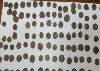 Αίγυπτος: Σύλληψη άνδρα στο αεροδρόμιο με 329 αρχαία νομίσματα