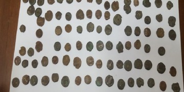 Αίγυπτος: Σύλληψη άνδρα στο αεροδρόμιο με 329 αρχαία νομίσματα