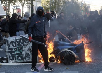 Οι κουκουλοφόροι τα έσπασαν στην πορεία για τον Γρηγορόπουλο (φωτο)