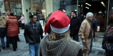 Εορταστικό ωράριο ενόψει Χριστουγέννων – Πώς θα λειτουργήσουν τα εμπορικά