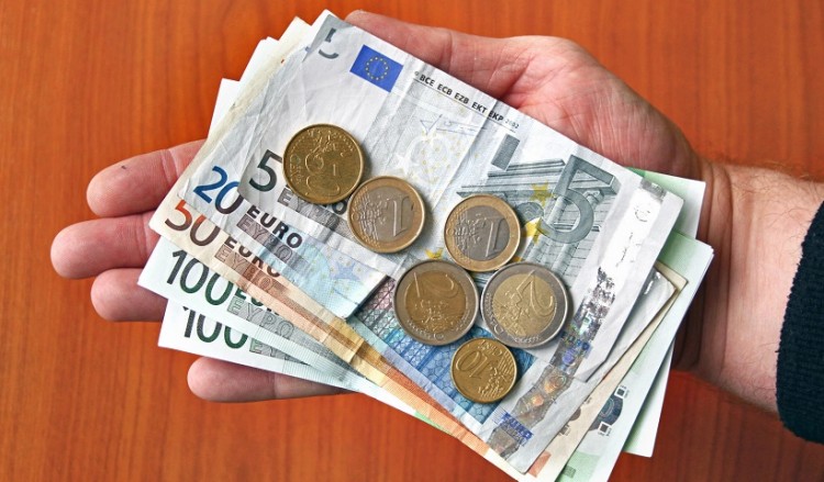Κορονοϊός: Μικρός ο κίνδυνος μετάδοσής του από τα χαρτονομίσματα του ευρώ
