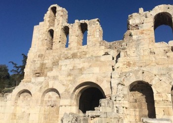 Μετά από 20 χρόνια, εμφανές πλέον το νότιο μέτωπο του Ηρωδείου (φωτο)