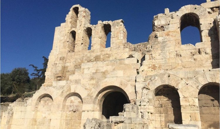 Μετά από 20 χρόνια, εμφανές πλέον το νότιο μέτωπο του Ηρωδείου (φωτο)