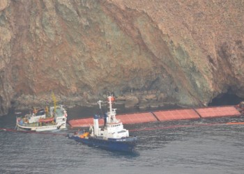 Ρύπανση από το πλοίο που προσάραξε στη Μύκονο