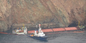 Ρύπανση από το πλοίο που προσάραξε στη Μύκονο