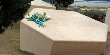 Βεβήλωσαν το μνημείο του Ολοκαυτώματος στον Κεραμεικό