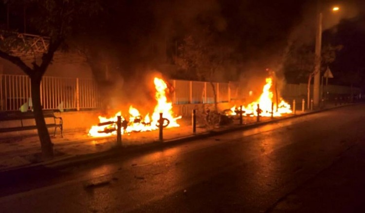 Εννέα συλλήψεις για τα επεισόδια στο Μετς