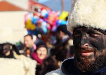 Με προβιές και κουδούνια οι «Μωμόγεροι» Καλλιφύτου (φωτο, βίντεο)