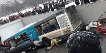 Λεωφορείο έπεσε σε πεζούς σε υπόγεια διάβαση στη Μόσχα (βίντεο)