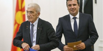 Guardian: Το δείπνο Μπουτάρη-Ζάεφ και η ευκαιρία για νέα αρχή στις σχέσεις Αθήνας-Σκοπίων