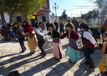Ποντιακά Χριστούγεννα με πολύ χορό και εδέσματα στα Πετράλωνα Χαλκιδικής (βίντεο)