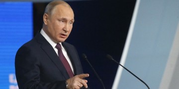 Πούτιν: Η Μόσχα αναστέλλει τη συμμετοχή της στην πυρηνική συμφωνία INF