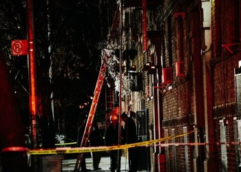 Νήπιο που έπαιζε με κουζίνα αερίου ευθύνεται για φονική πυρκαγιά στη Νέα Υόρκη
