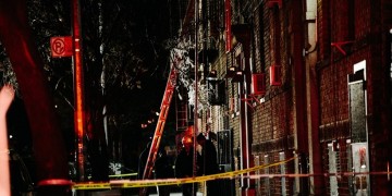 Νήπιο που έπαιζε με κουζίνα αερίου ευθύνεται για φονική πυρκαγιά στη Νέα Υόρκη