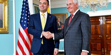 Οι μεταρρυθμίσεις που προωθεί η πΓΔΜ θέμα συζήτησης των Τίλερσον-Ντιμιτρόφ στις ΗΠΑ