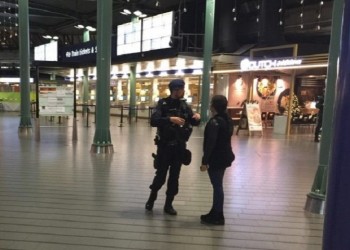 Συνελήφθη άνδρας με μαχαίρι στο αεροδρόμιο του Άμστερνταμ