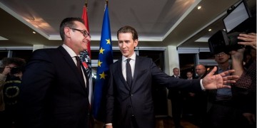Η κυβέρνηση συντηρητικών-ακροδεξιών στην Αυστρία λέει πως θα είναι αξιόπιστος εταίρος της ΕΕ