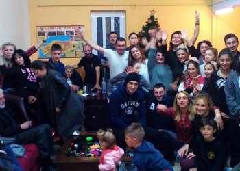 Με ποντιακό γλέντι υποδέχθηκαν τον... νέο τους δάσκαλο